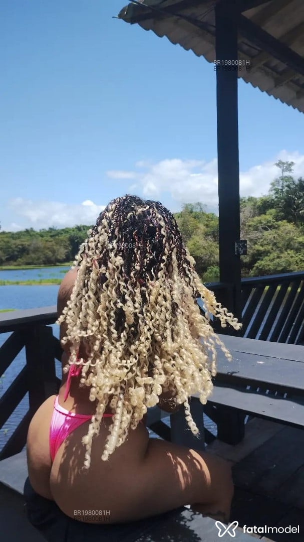 Acompanhante mulher loira (o) de olhos pretos em Aripuanã - Louise