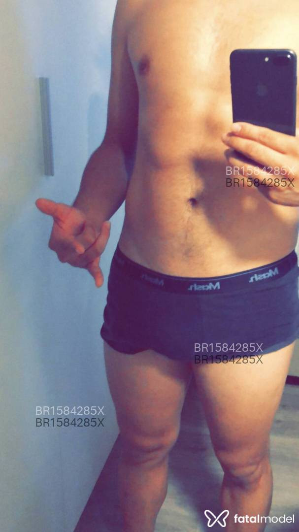Acompanhante homem morena (o) de olhos castanhos em São João Batista - Mngstar