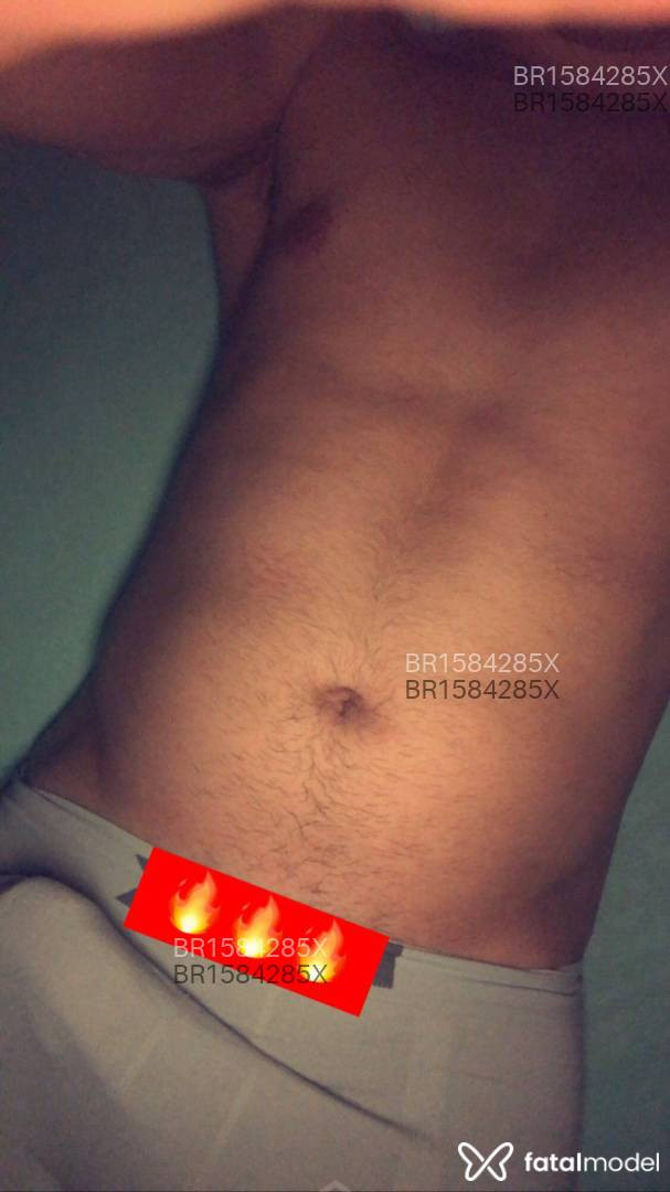 Acompanhante homem morena (o) de olhos castanhos em São João Batista - Mngstar