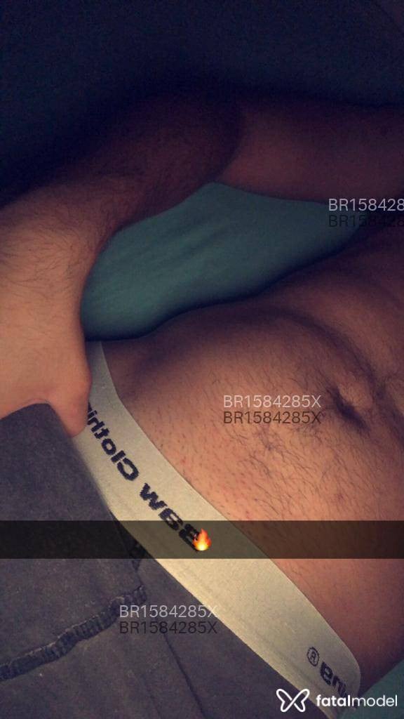 Acompanhante homem morena (o) de olhos castanhos em São João Batista - Mngstar