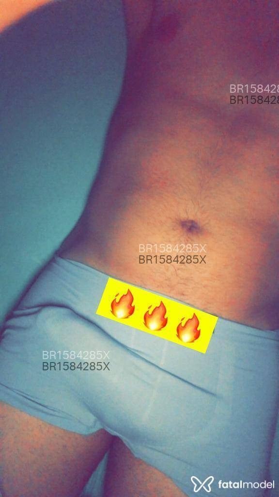 Acompanhante homem morena (o) de olhos castanhos em São João Batista - Mngstar