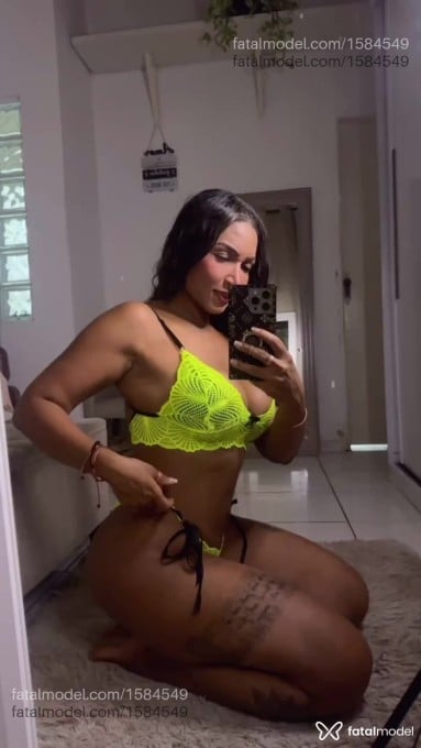 Acompanhante mulher com cabelo castanho de olhos castanhos - Juju Vilela