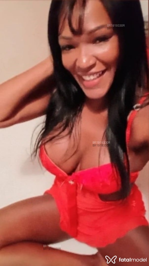 Acompanhante mulher com cabelo castanho de olhos castanhos - Emanuelle Borges