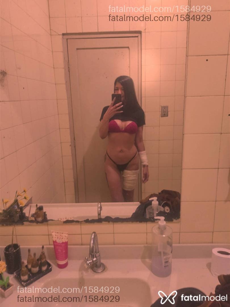 Acompanhante mulher com cabelo castanho de olhos castanhos - Livia