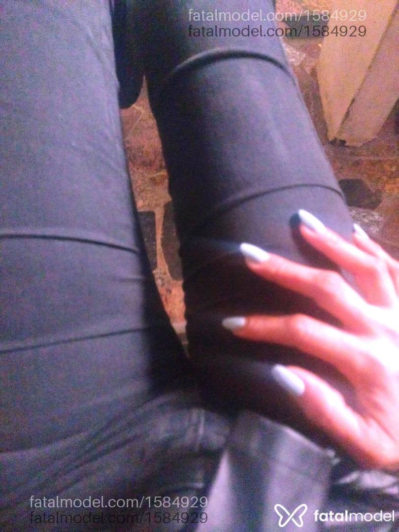 Acompanhante mulher com cabelo castanho de olhos castanhos - Livia