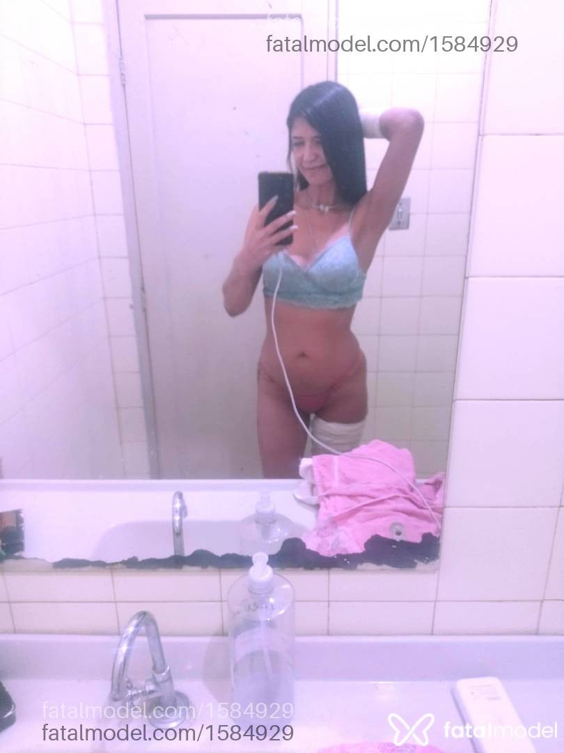 Acompanhante mulher com cabelo castanho de olhos castanhos - Livia