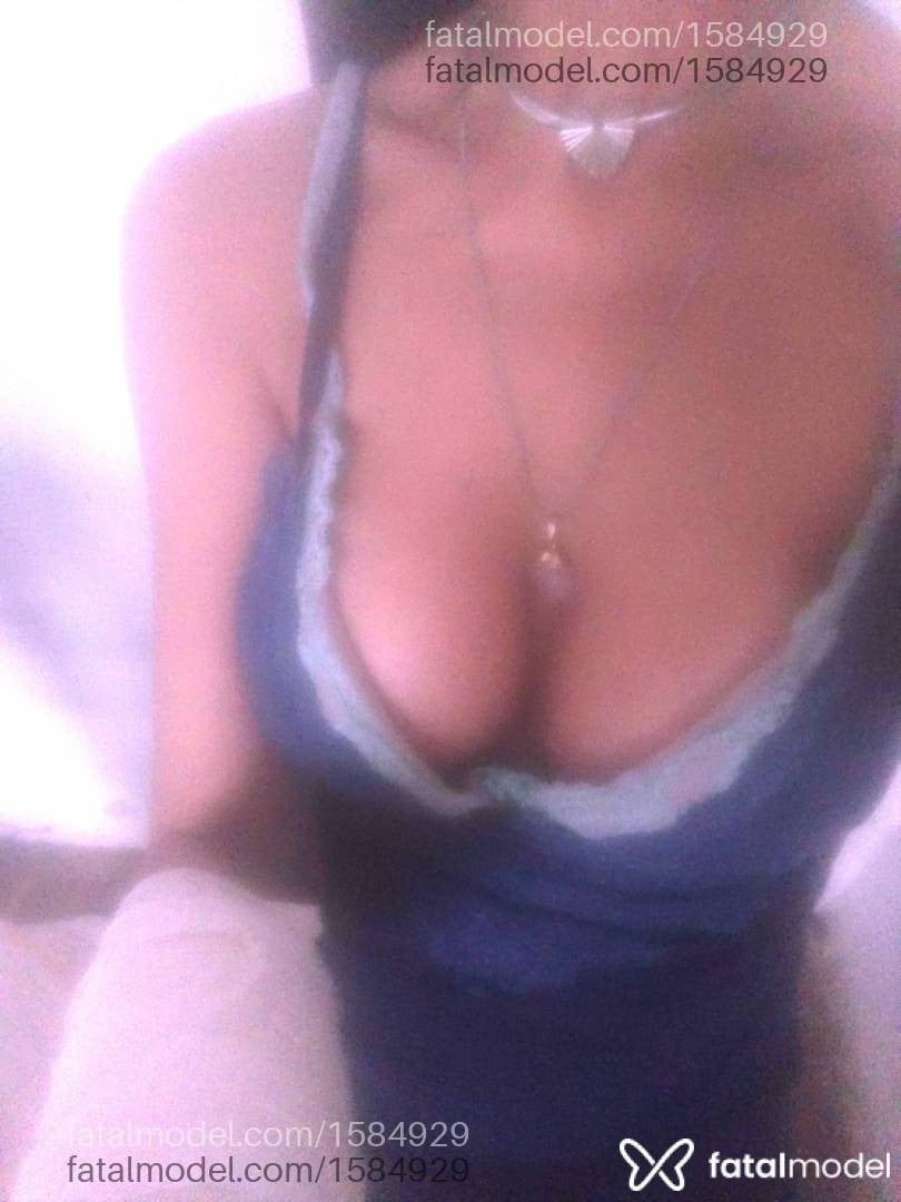 Acompanhante mulher com cabelo castanho de olhos castanhos - Livia