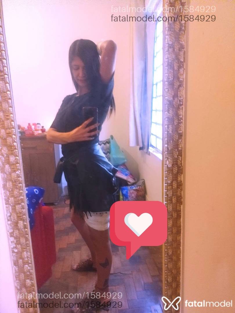Acompanhante mulher com cabelo castanho de olhos castanhos - Livia
