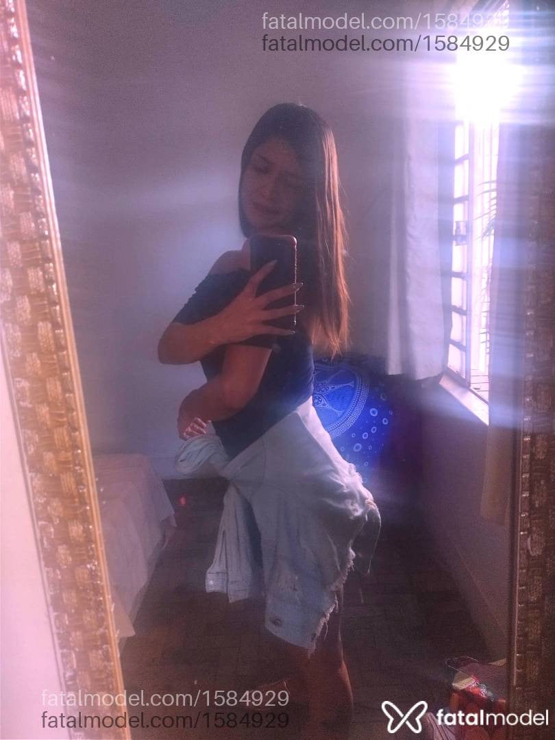 Acompanhante mulher com cabelo castanho de olhos castanhos - Livia