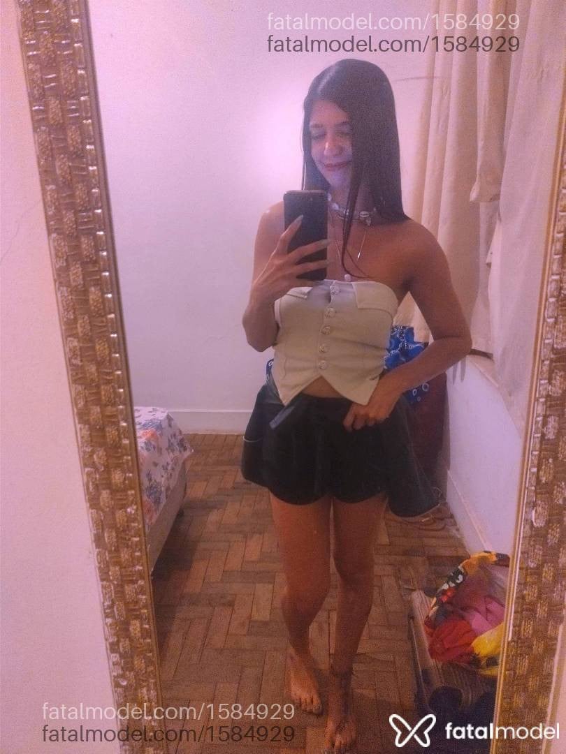 Acompanhante mulher com cabelo castanho de olhos castanhos - Livia