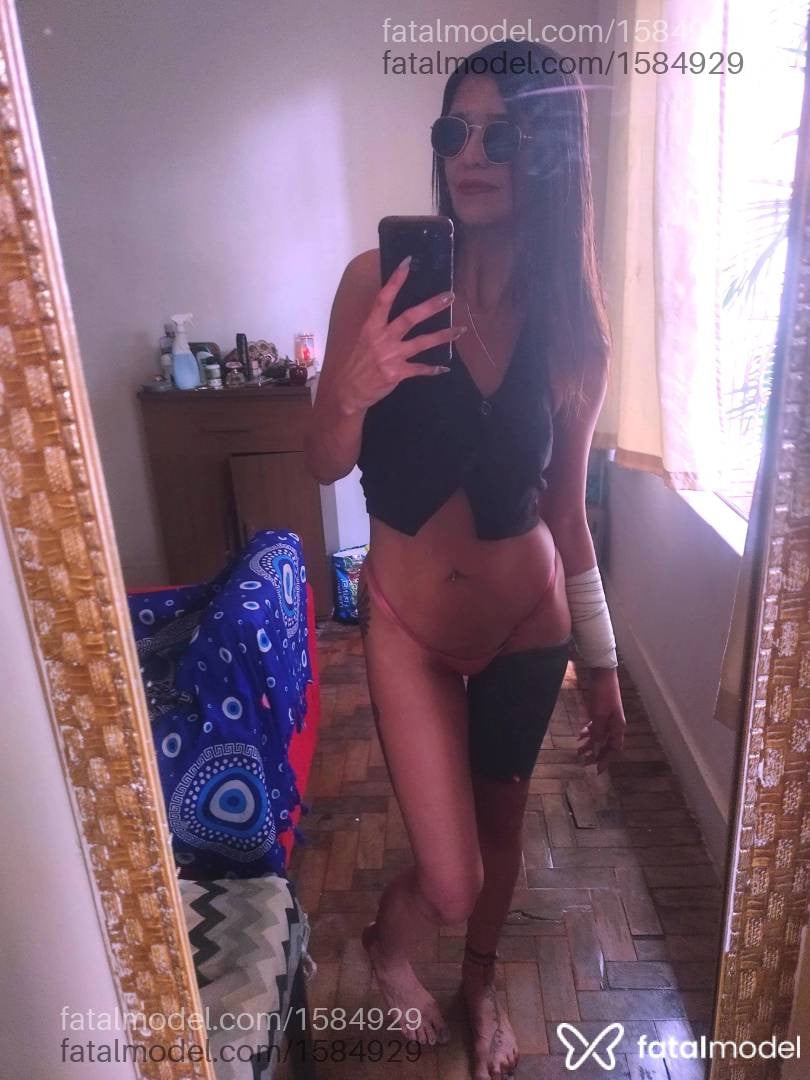 Acompanhante mulher com cabelo castanho de olhos castanhos - Livia