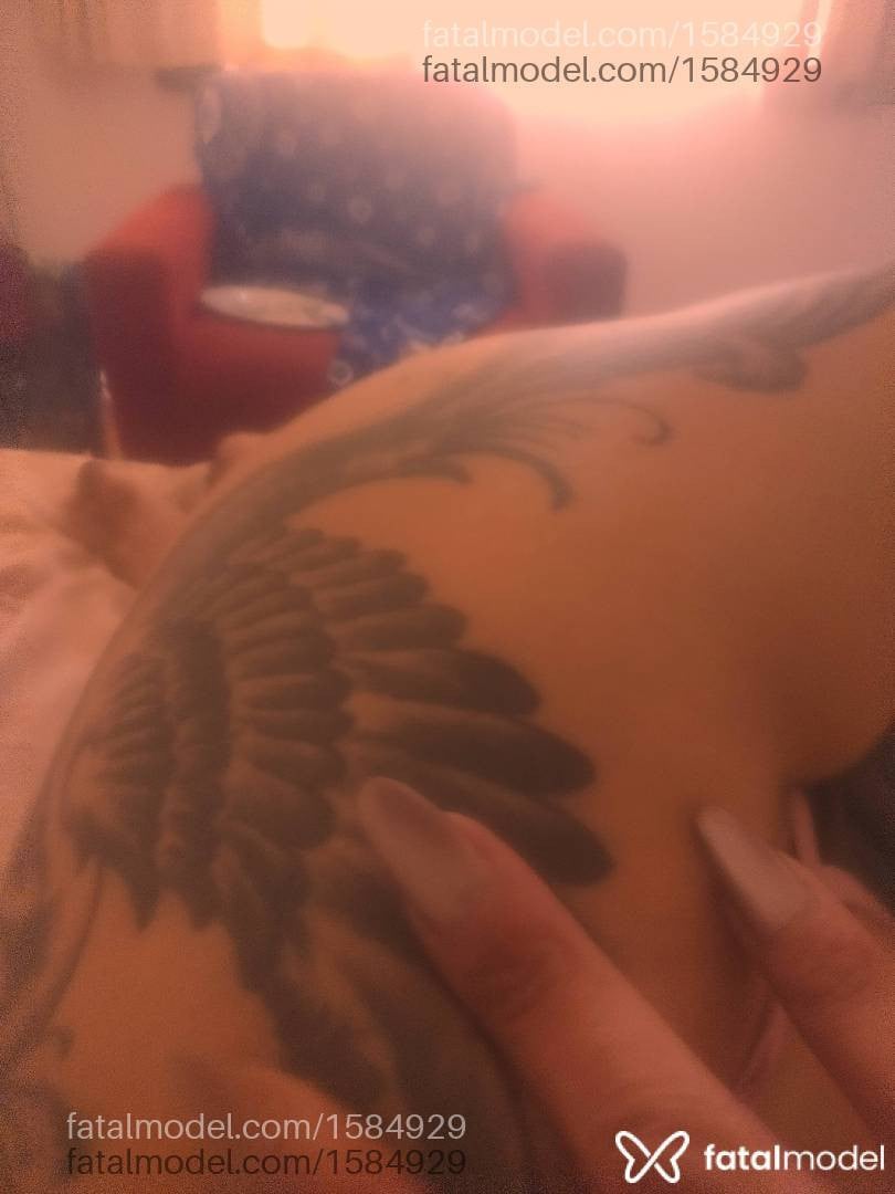 Acompanhante mulher com cabelo castanho de olhos castanhos - Livia