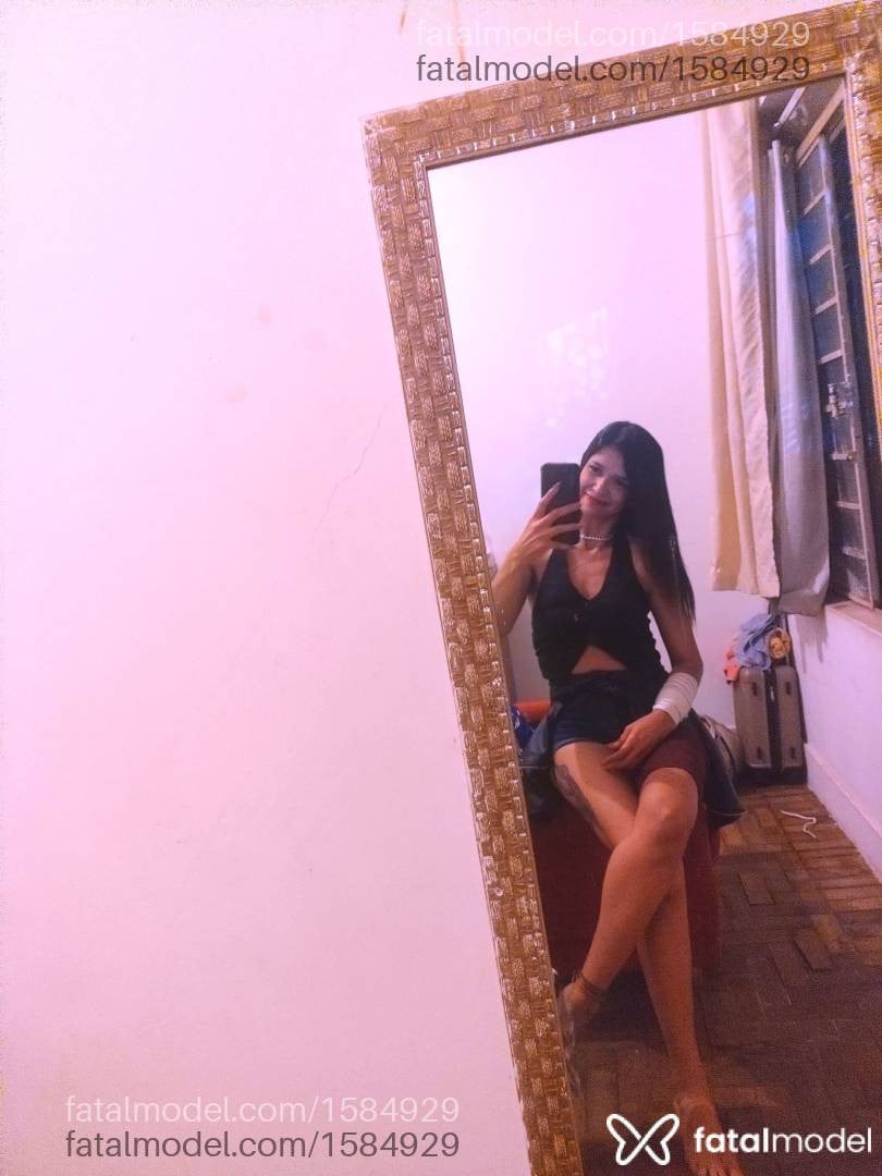 Acompanhante mulher com cabelo castanho de olhos castanhos - Livia