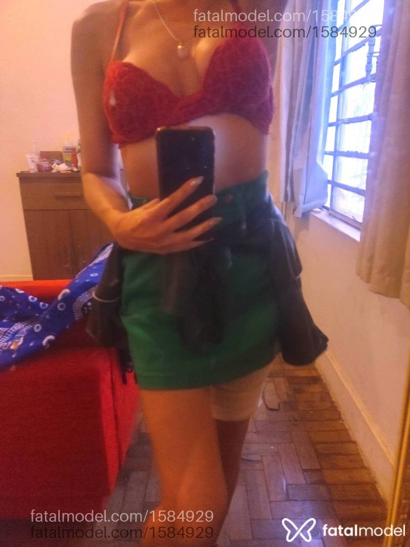 Acompanhante mulher com cabelo castanho de olhos castanhos - Livia