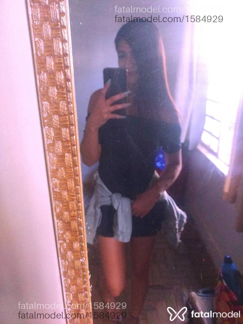 Acompanhante mulher com cabelo castanho de olhos castanhos - Livia
