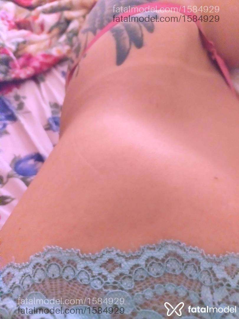 Acompanhante mulher com cabelo castanho de olhos castanhos - Livia