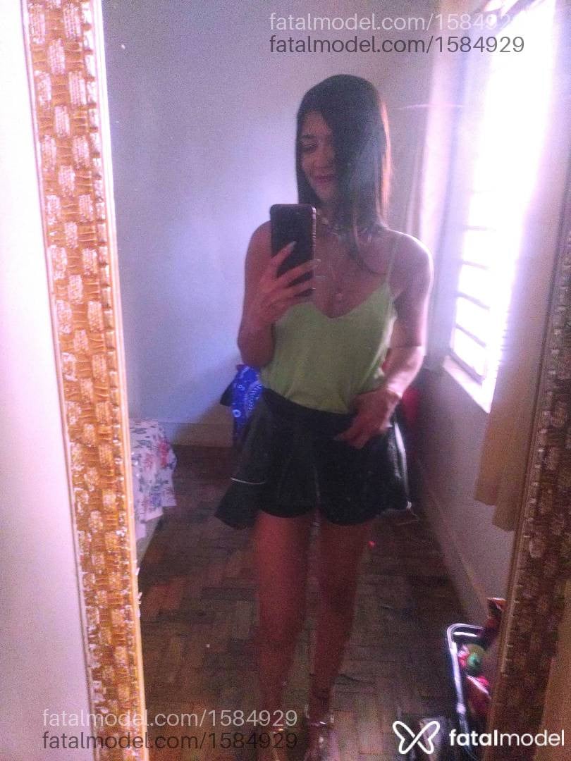 Acompanhante mulher com cabelo castanho de olhos castanhos - Livia