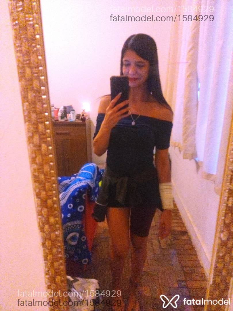 Acompanhante mulher com cabelo castanho de olhos castanhos - Livia