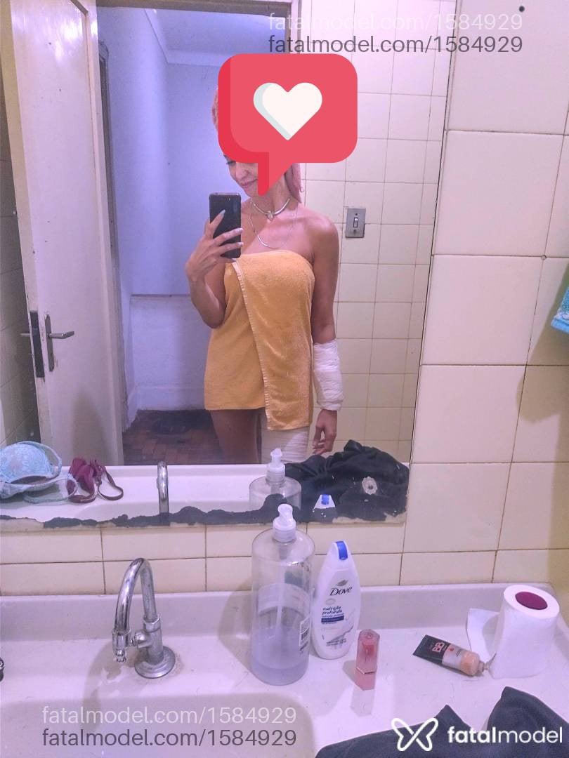 Acompanhante mulher com cabelo castanho de olhos castanhos - Livia
