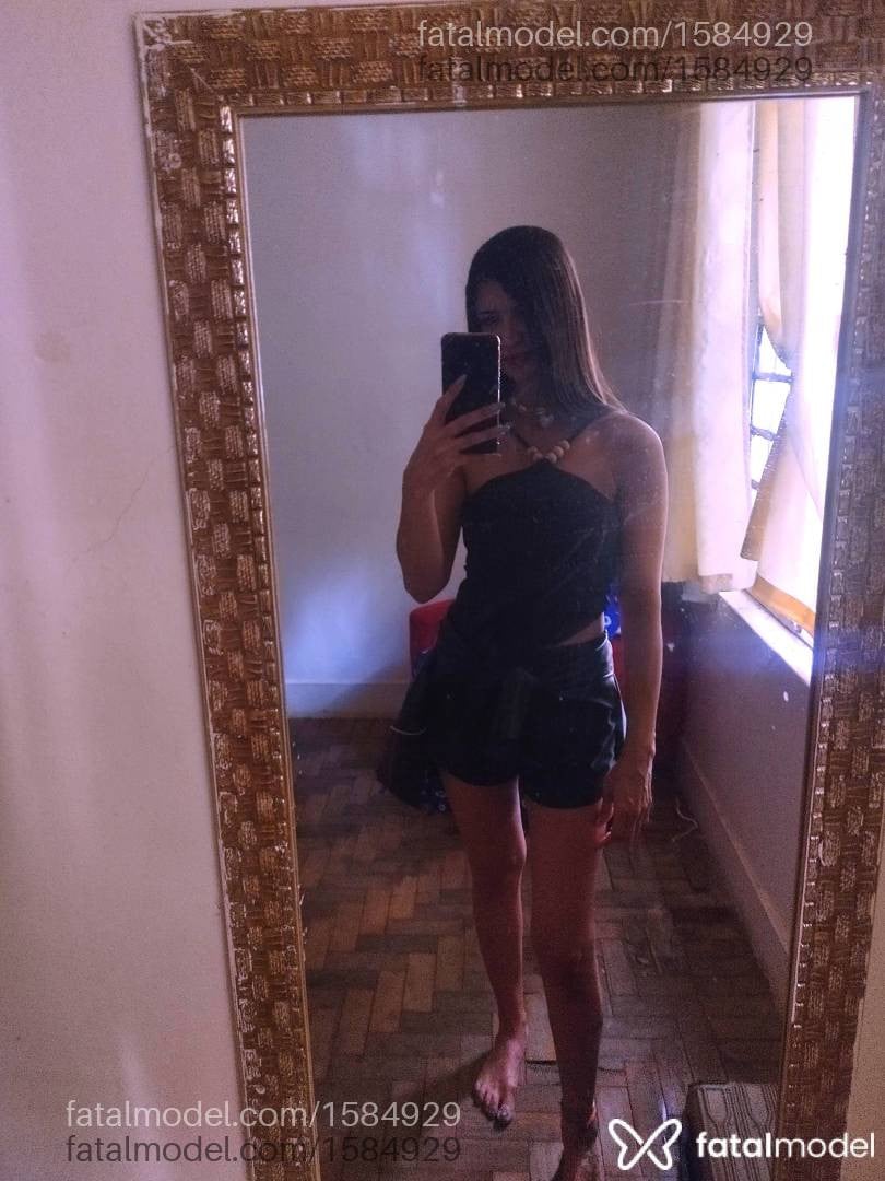 Acompanhante mulher com cabelo castanho de olhos castanhos - Livia