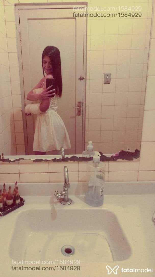 Acompanhante mulher com cabelo castanho de olhos castanhos - Livia