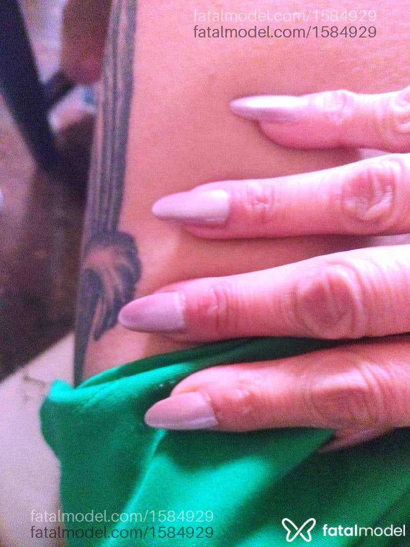 Acompanhante mulher com cabelo castanho de olhos castanhos - Livia