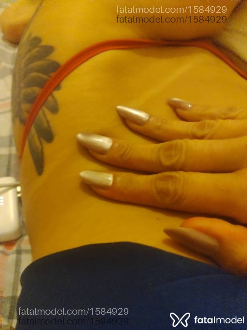 Acompanhante mulher com cabelo castanho de olhos castanhos - Livia