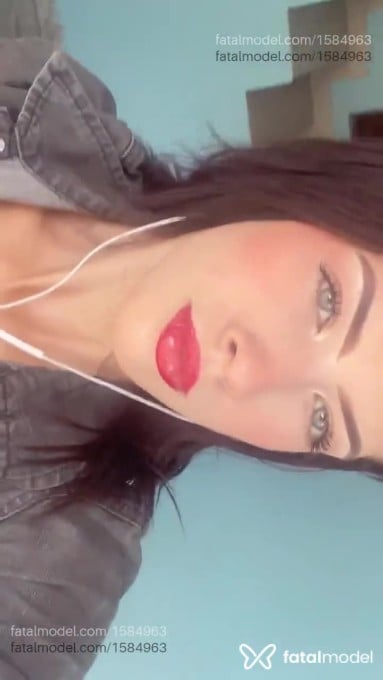 Acompanhante mulher com cabelo castanho de olhos azuis em Rio de Janeiro - Branca