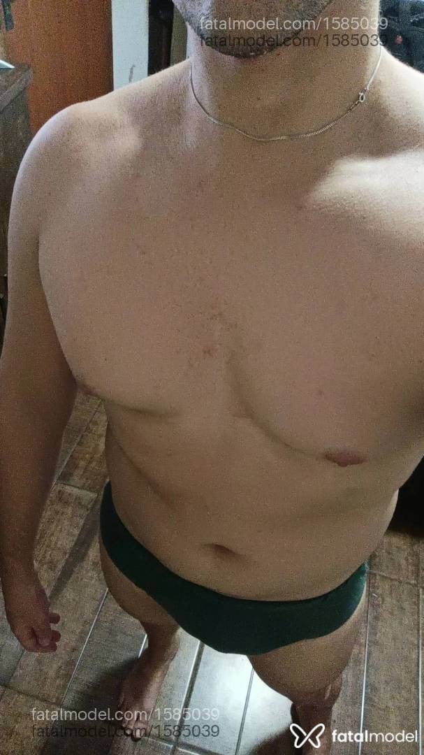 Acompanhante homem com cabelo castanho de olhos mel - Lucas Lopes