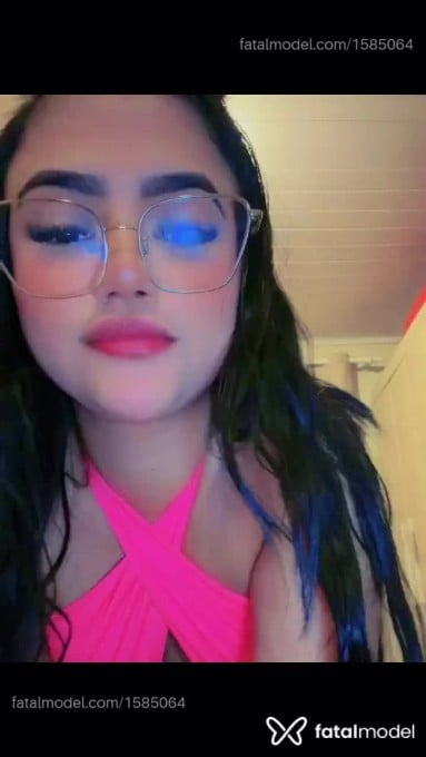Acompanhante mulher com cabelo castanho de olhos pretos - Sara