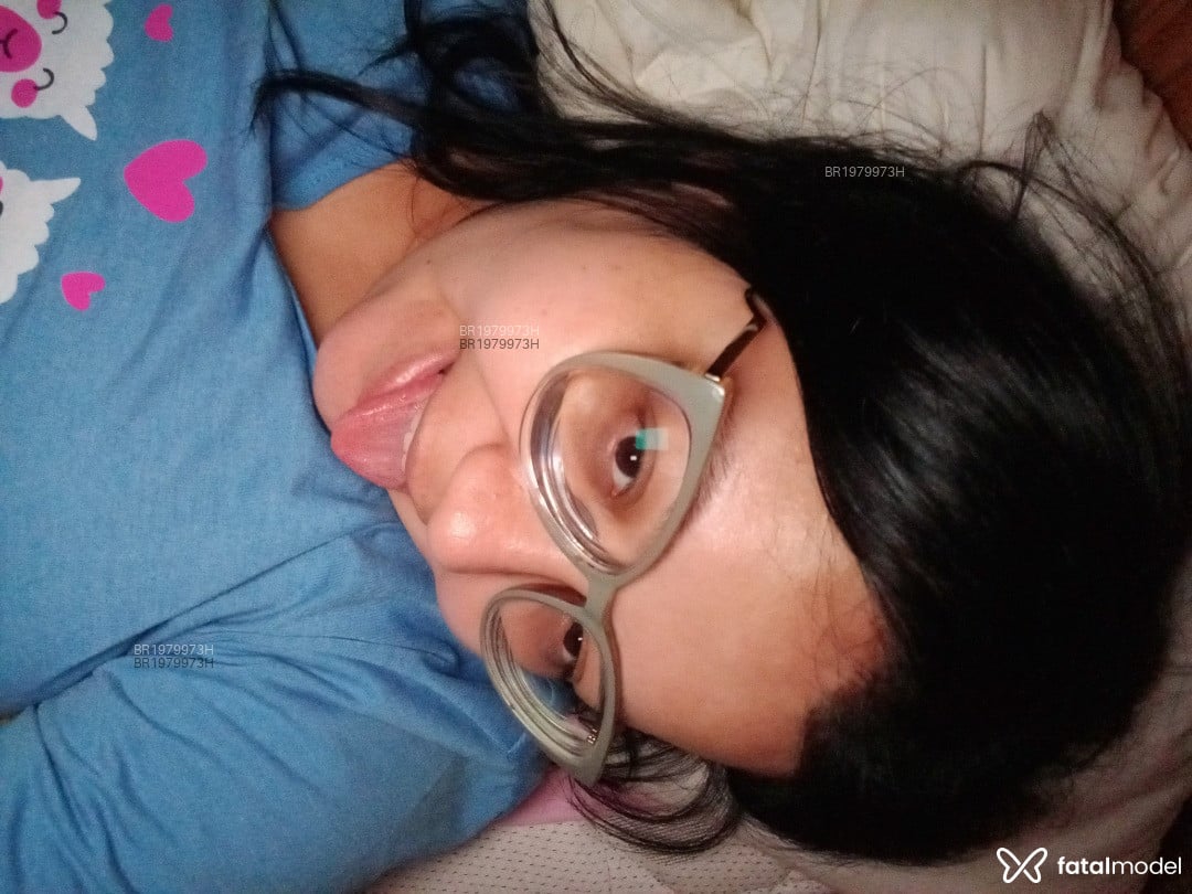 Acompanhante mulher morena (o) de olhos castanhos em Virtual - Heaven