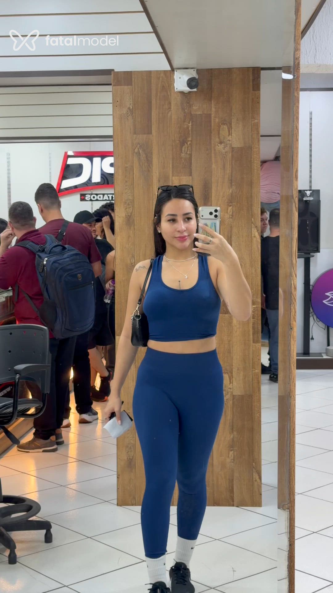Acompanhante mulher morena (o) de olhos castanhos - Laura