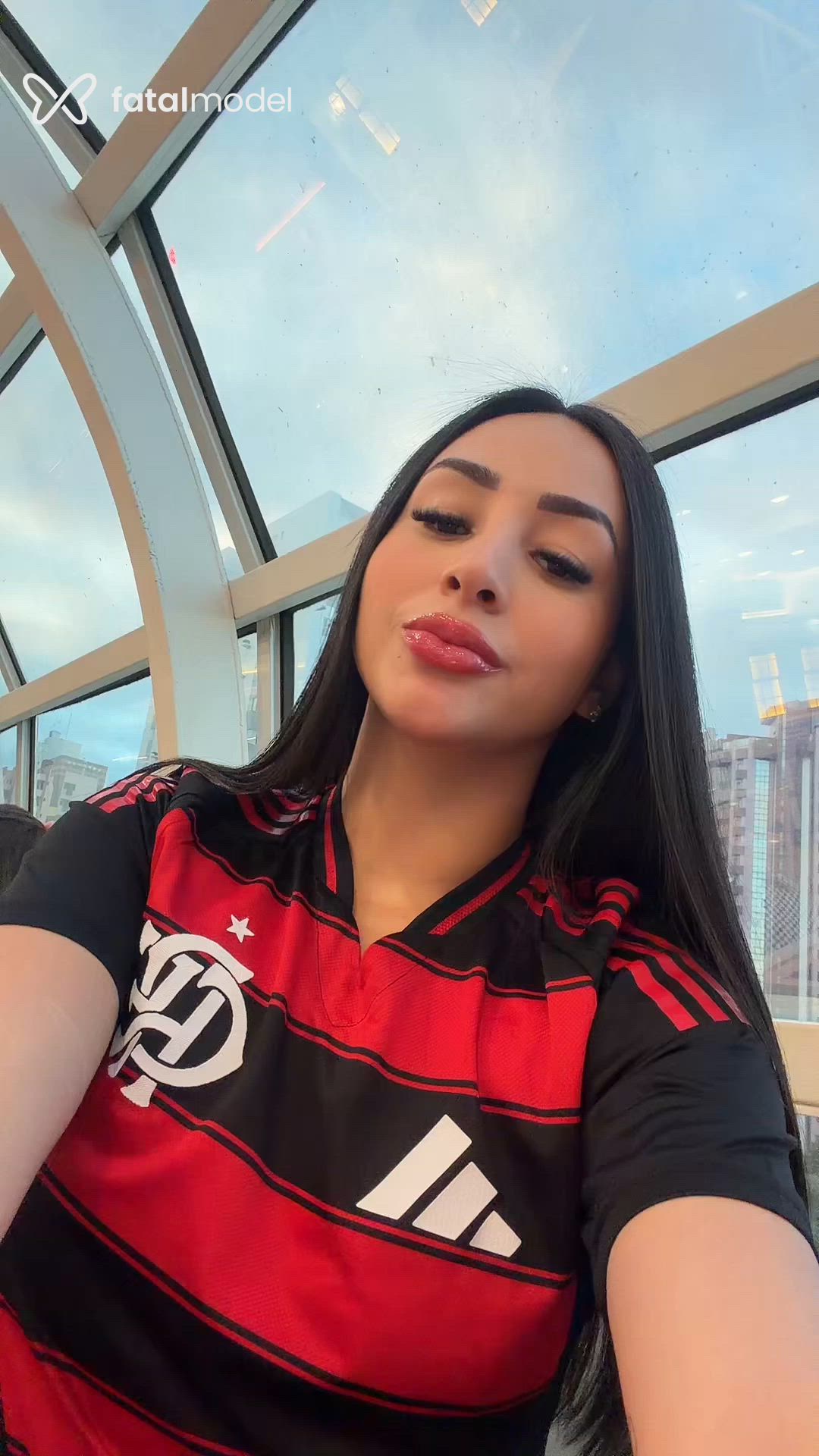 Acompanhante mulher morena (o) de olhos castanhos - Laura