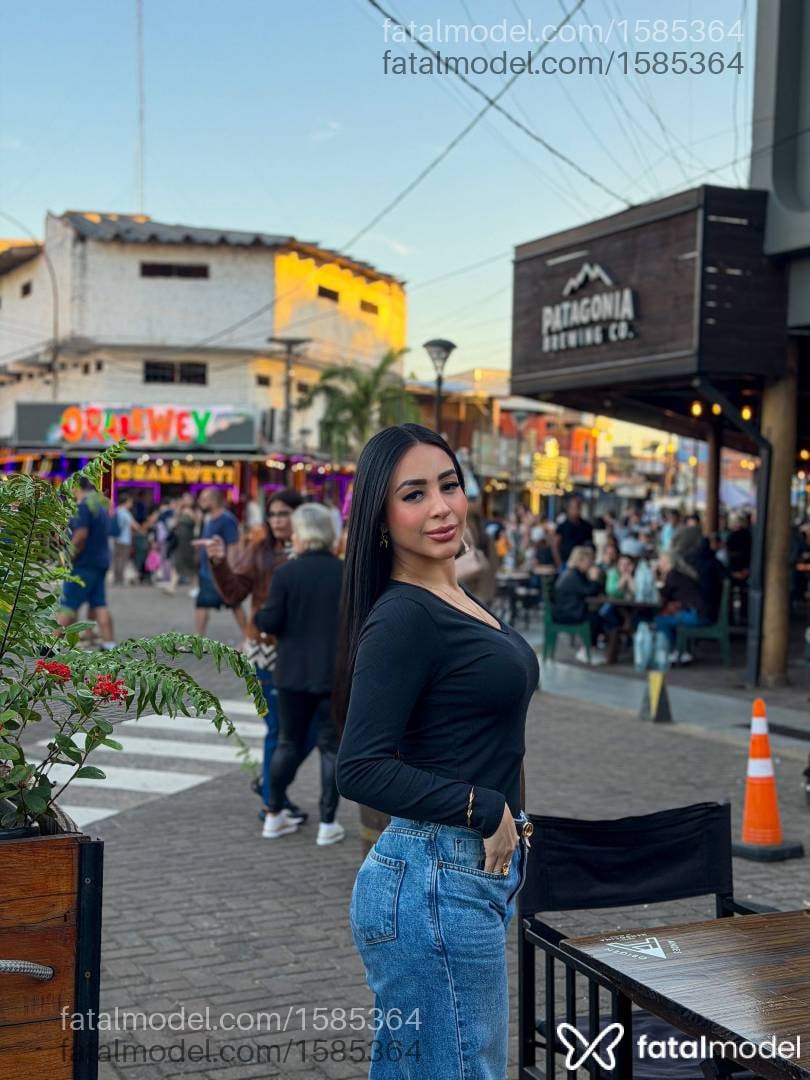 Acompanhante mulher morena (o) de olhos castanhos - Laura