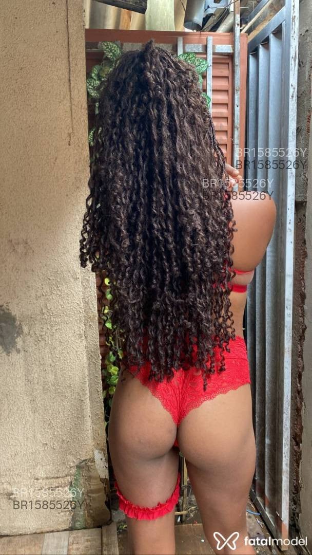 Acompanhante mulher morena (o) de olhos castanhos em Mineiros - Camila