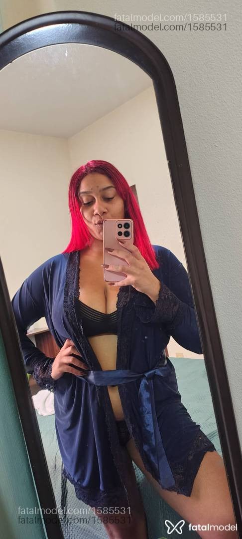 Acompanhante mulher ruiva (o) de olhos castanhos em Passos - Lorrayne Piment