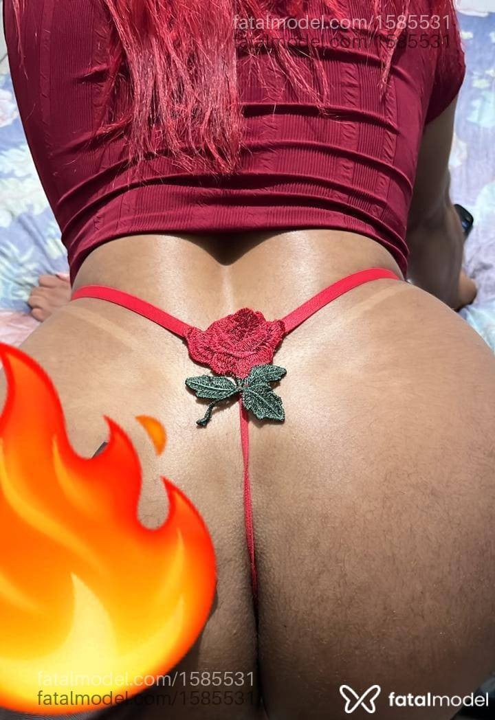 Acompanhante mulher ruiva (o) de olhos castanhos - Lorrayne Piment