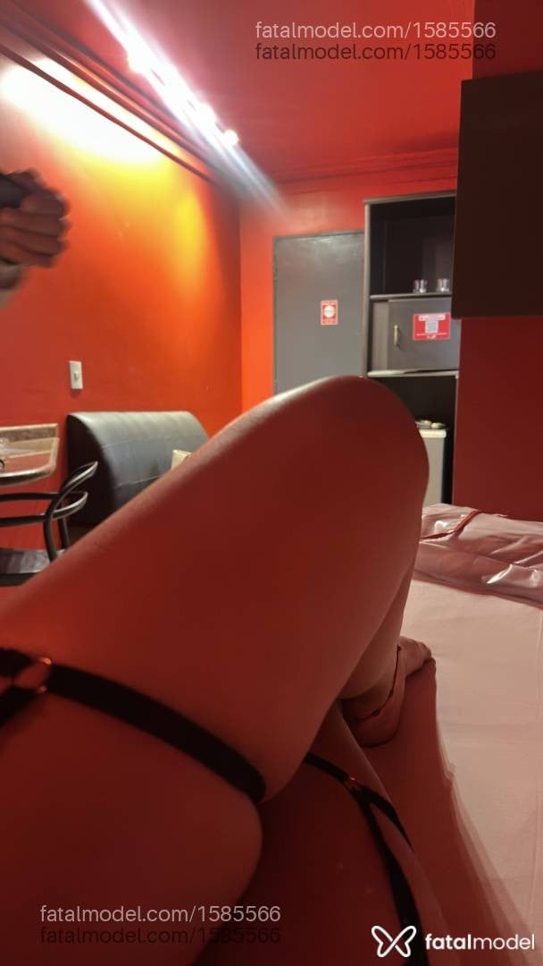 Acompanhante mulher com cabelo castanho de olhos castanhos - Alicya