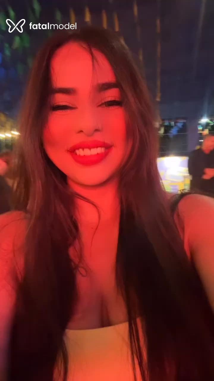 Acompanhante mulher morena (o) de olhos castanhos - Alicya
