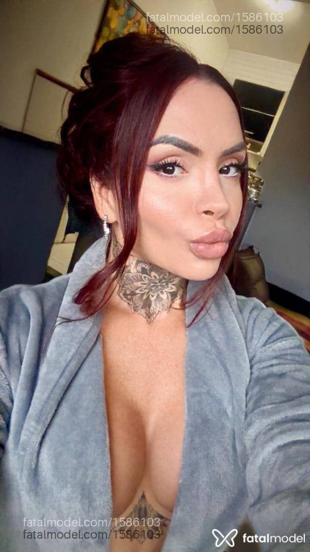 Acompanhante mulher trans ruiva (o) de olhos castanhos - Arielle garcez