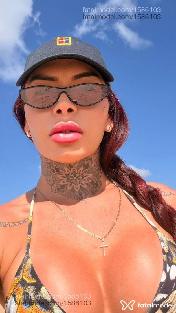 Acompanhante mulher trans ruiva (o) de olhos castanhos - Arielle garcez