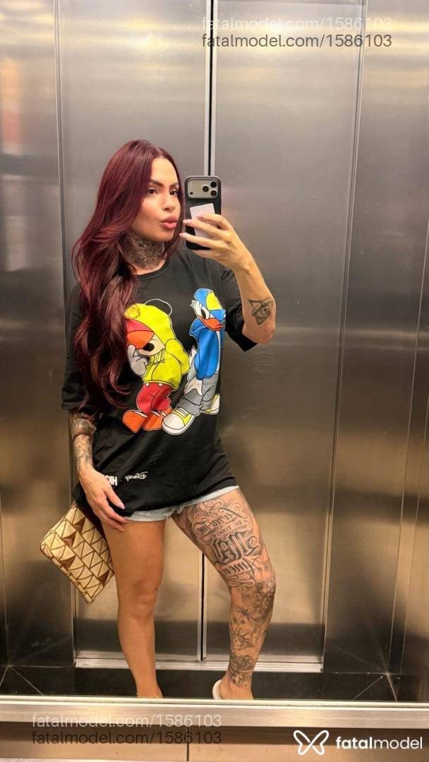 Acompanhante mulher trans ruiva (o) de olhos castanhos - Arielle garcez