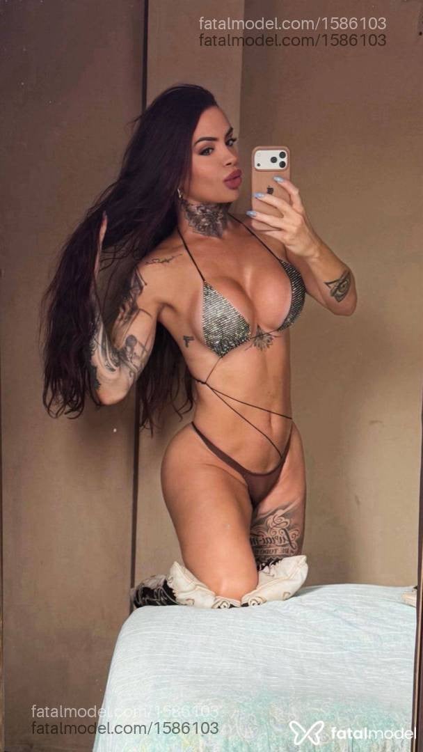 Acompanhante mulher trans ruiva (o) de olhos castanhos - Arielle garcez