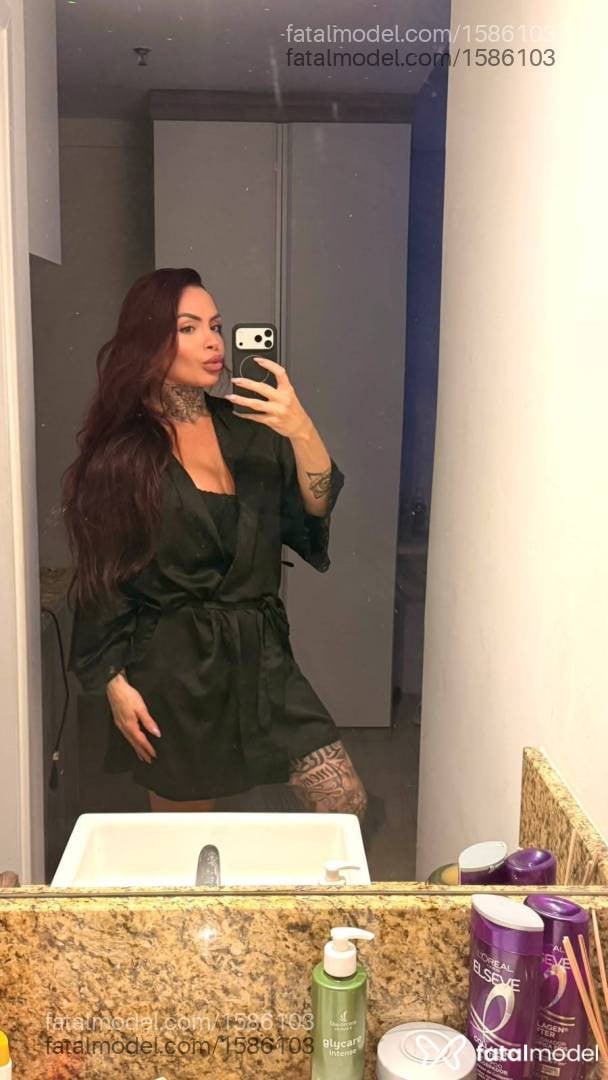 Acompanhante mulher trans ruiva (o) de olhos castanhos - Arielle garcez