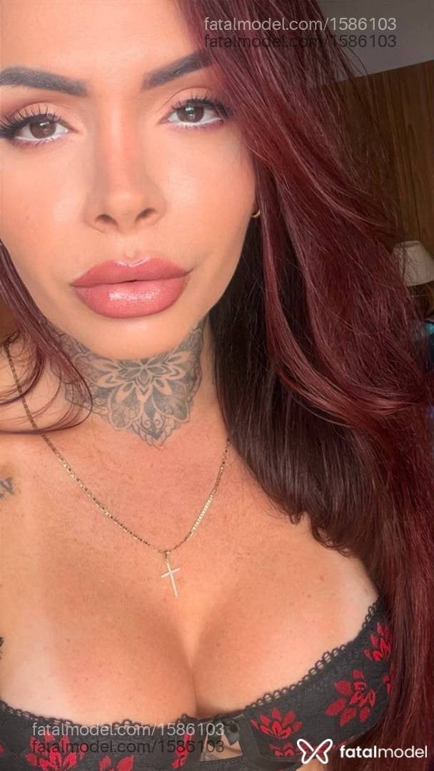 Acompanhante mulher trans ruiva (o) de olhos castanhos - Arielle garcez
