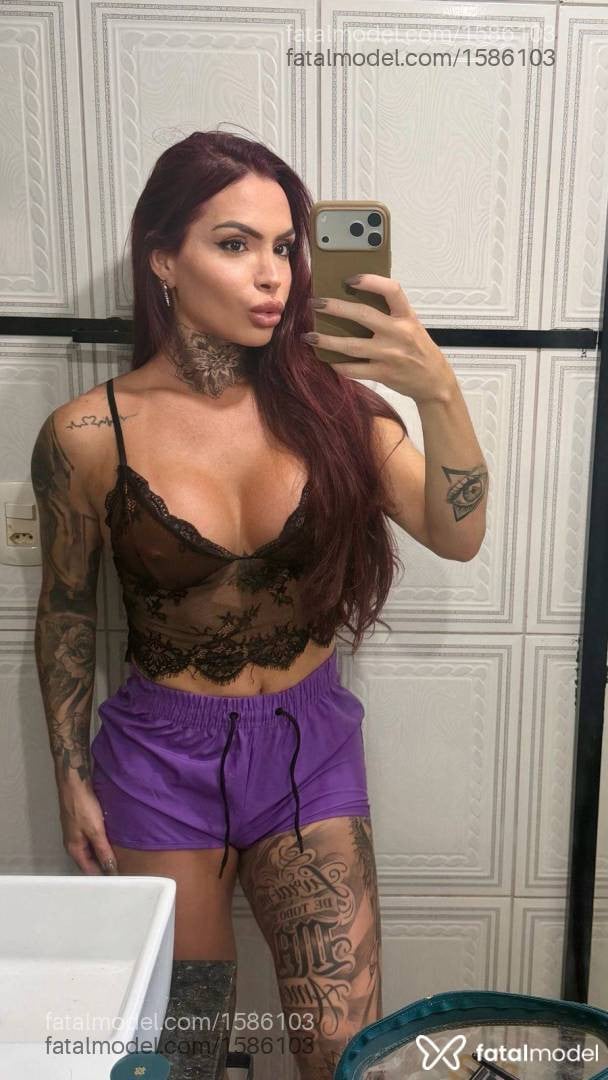 Acompanhante mulher trans ruiva (o) de olhos castanhos - Arielle garcez