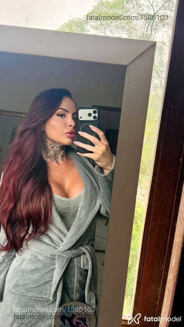Acompanhante mulher trans ruiva (o) de olhos castanhos - Arielle garcez