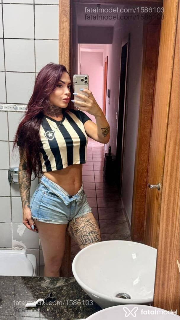 Acompanhante mulher trans ruiva (o) de olhos castanhos - Arielle garcez