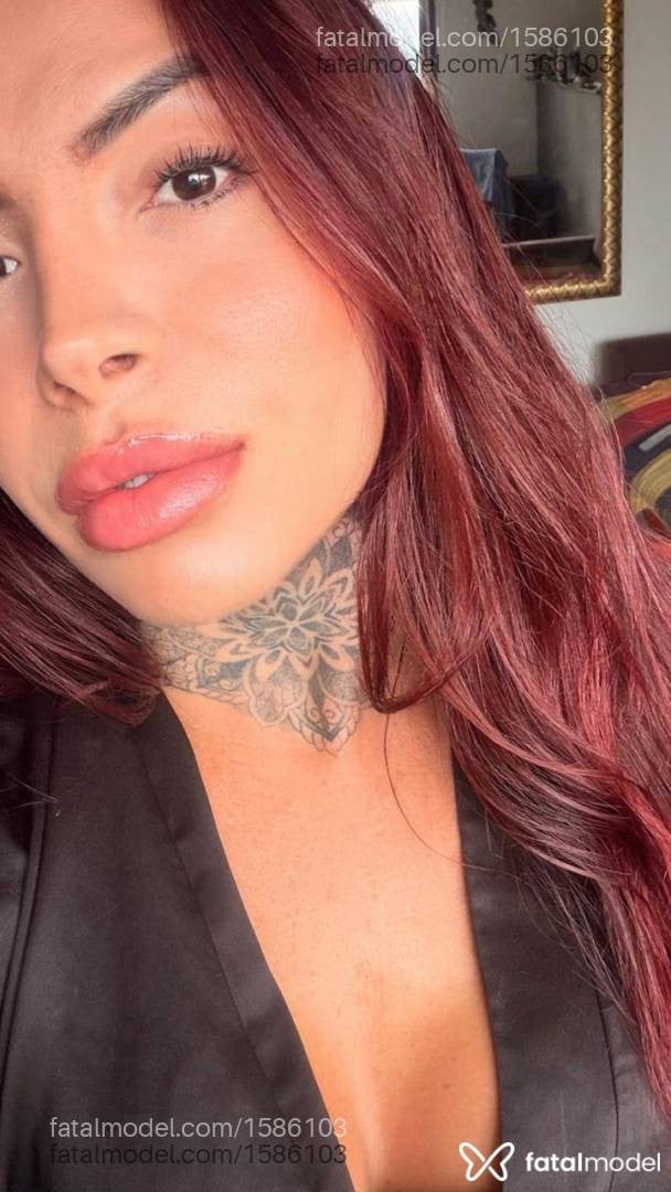 Acompanhante mulher trans ruiva (o) de olhos castanhos - Arielle garcez
