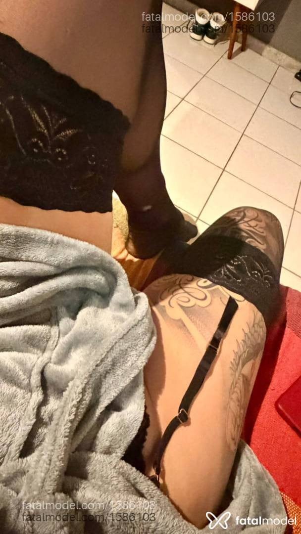 Acompanhante mulher trans ruiva (o) de olhos castanhos - Arielle garcez